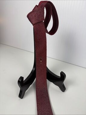 Entry Men's Slim Maroon Tie with Subtle Texture